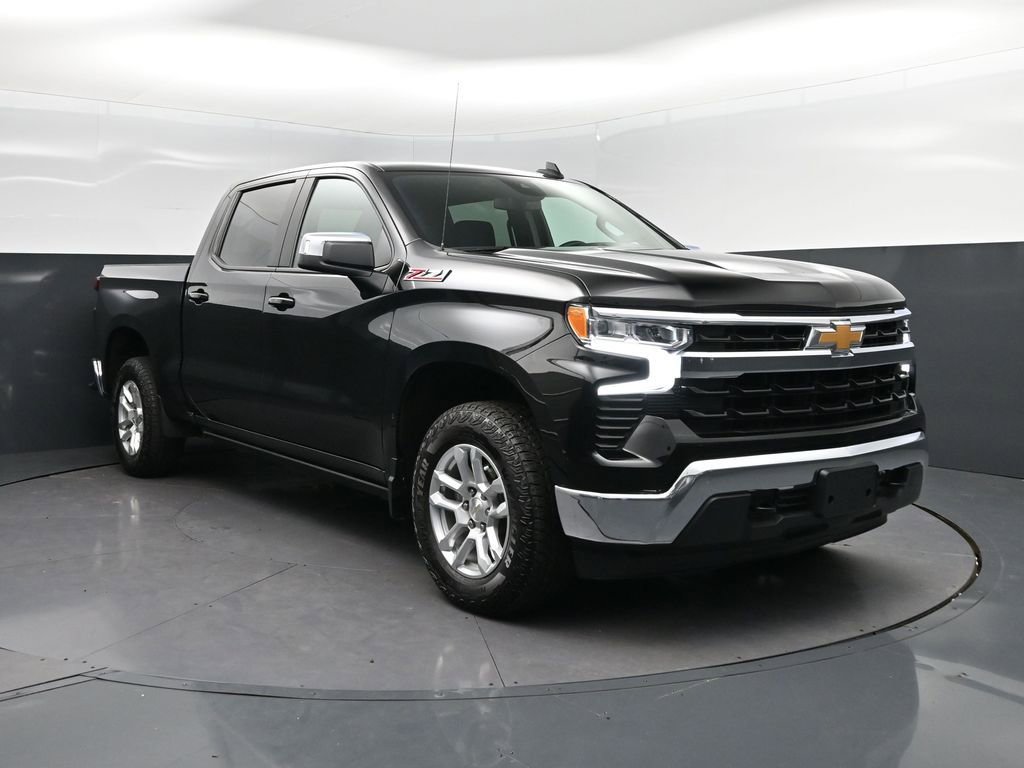 Used 2024 Chevrolet Silverado 1500 LT AWD/4WD image 9