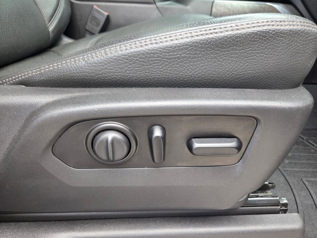 Used 2020 GMC Sierra 3500 Denali w/ Denali Ultimate Package image 17