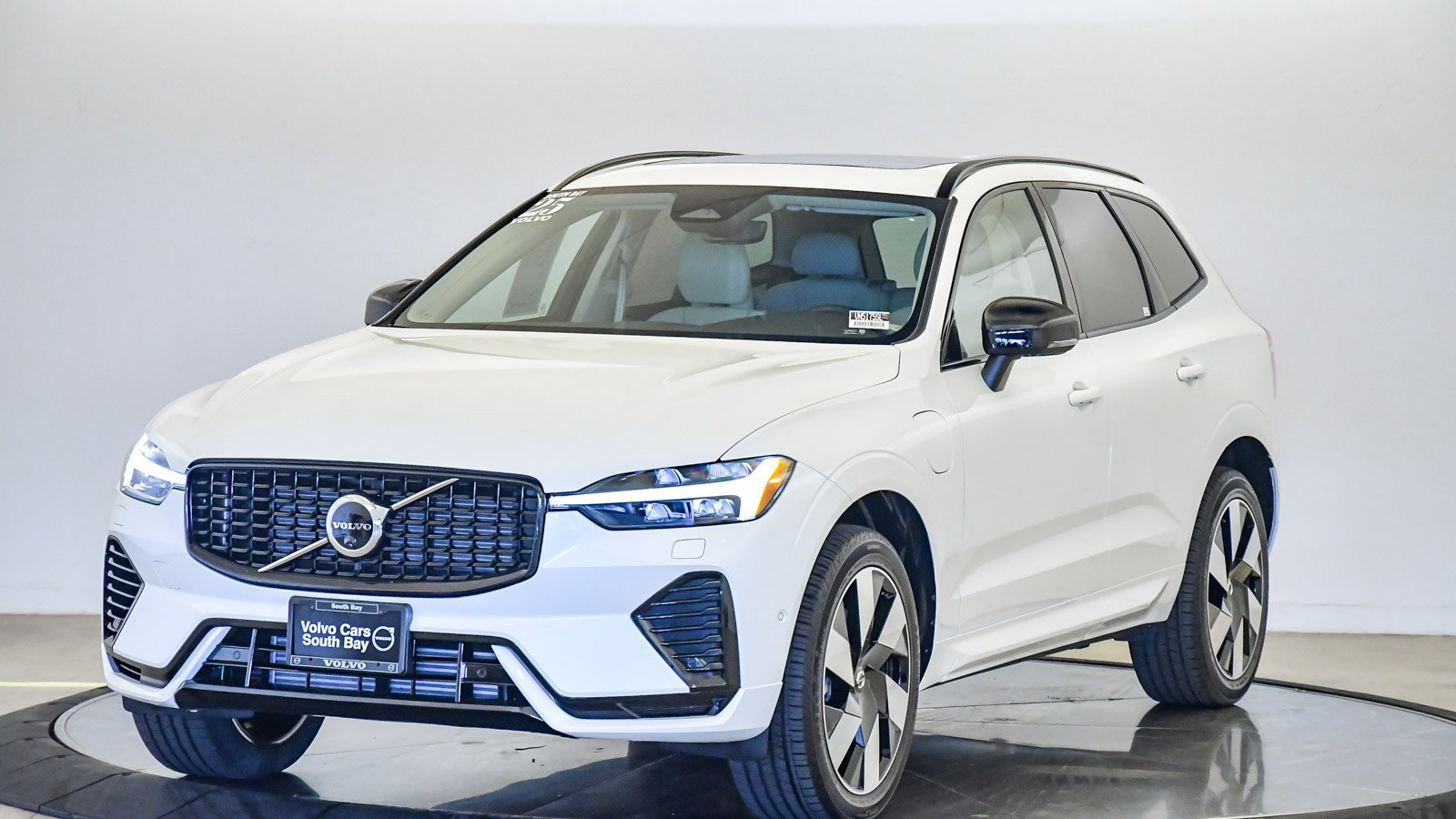 Certified 2025 Volvo XC60 T8 Plus w/ Protection Package Premier