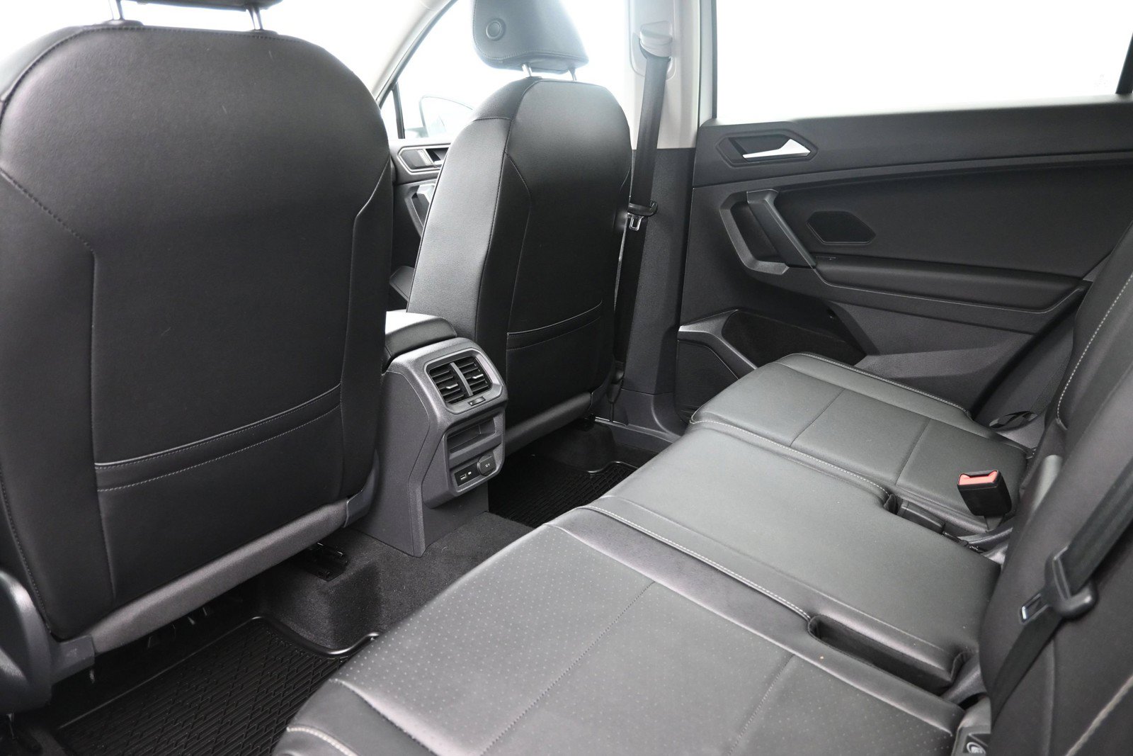 Used 2019 Volkswagen Tiguan SE w/ Panoramic Sunroof Package AWD/4WD image 21