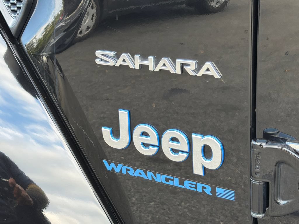 Used 2023 Jeep Wrangler Unlimited Sahara AWD/4WD image 9