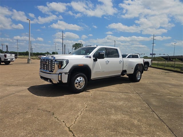 New 2025 GMC Sierra 3500 Denali w/ Denali Reserve Package image 3