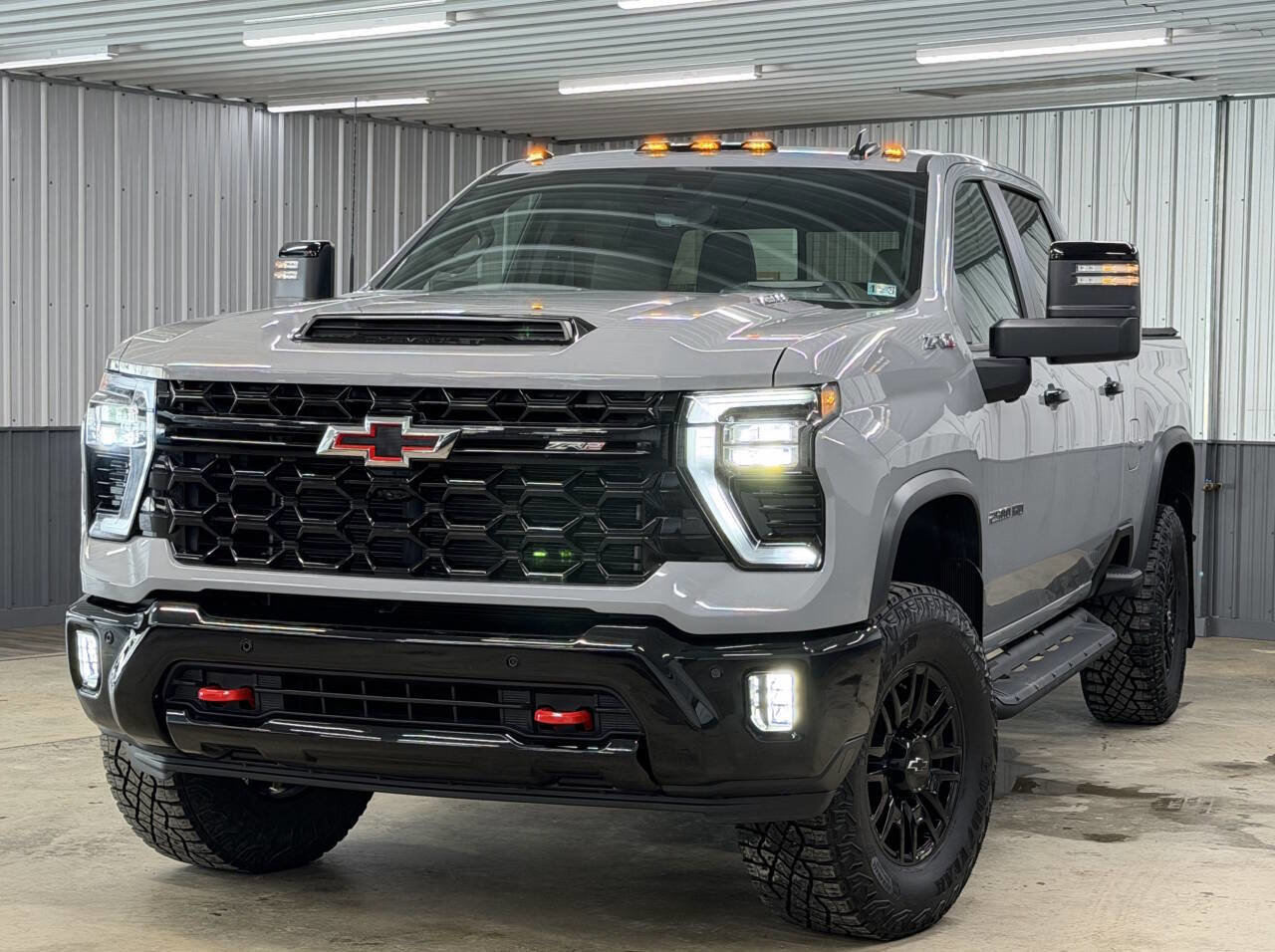 Used 2025 Chevrolet Silverado 2500 ZR2 w/ Technology Package image 1