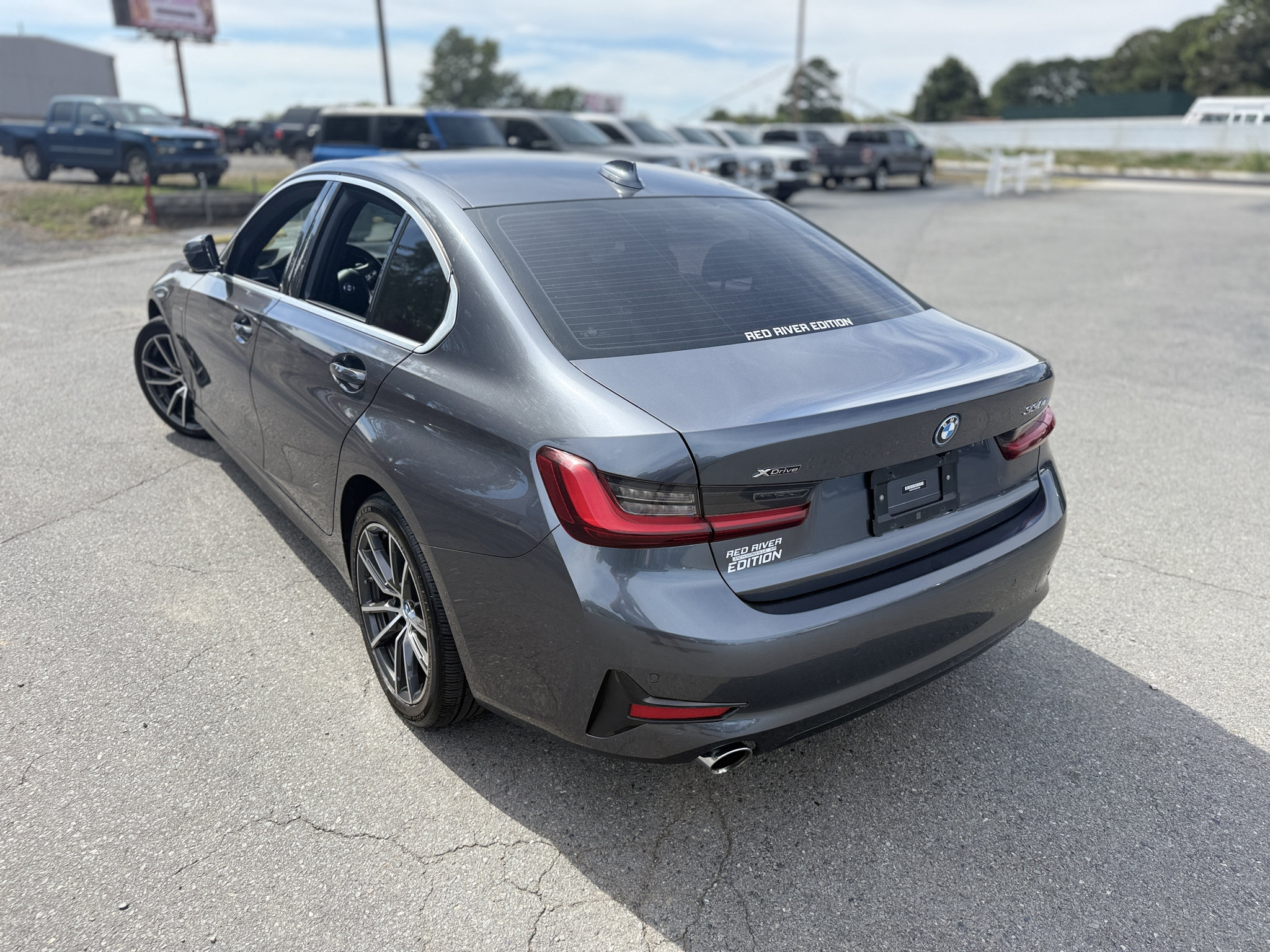 Used 2022 BMW 330e xDrive w/ Driving Assistance Package AWD/4WD image 9