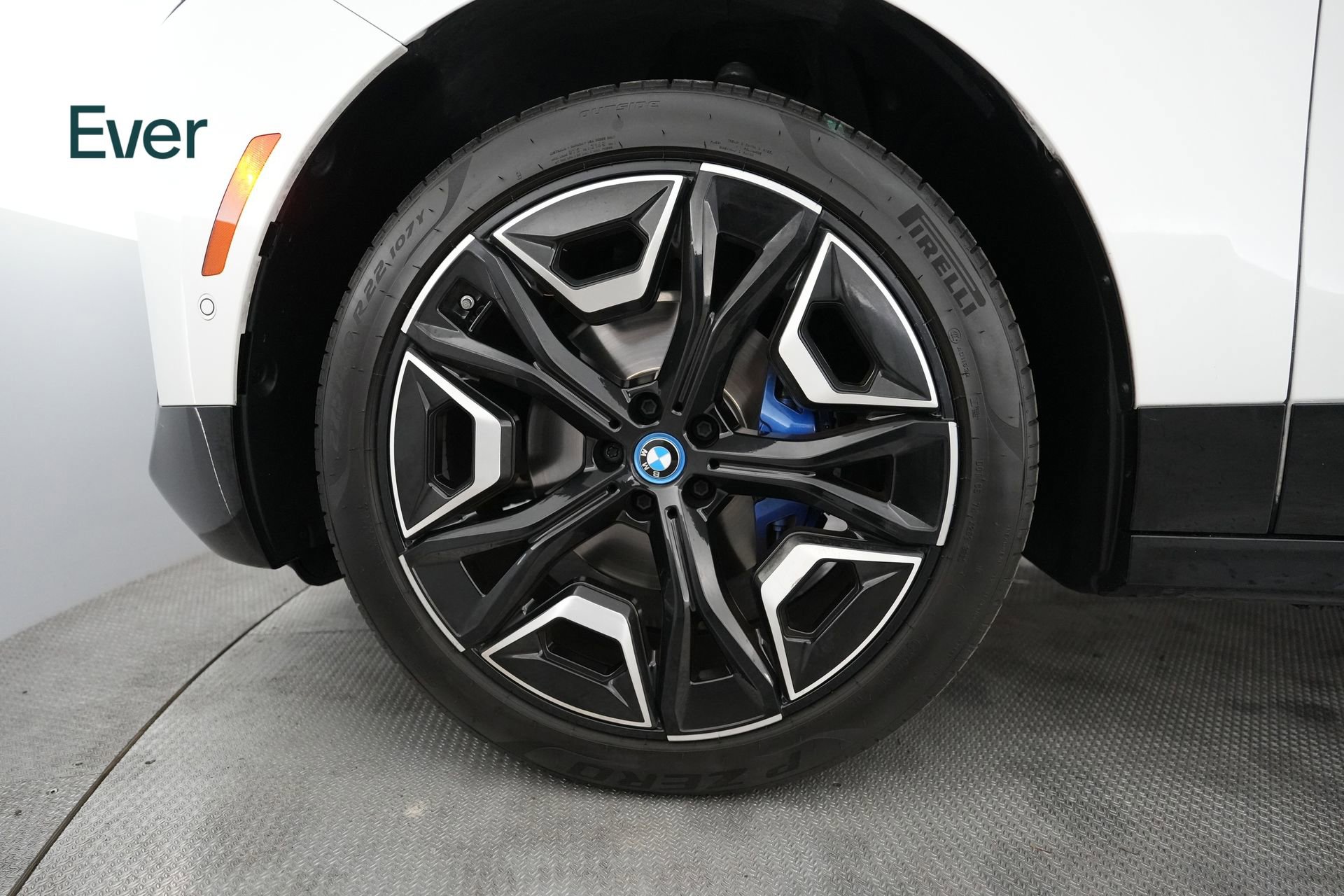 Used 2023 BMW iX xDrive50 w/ Sport Package image 19