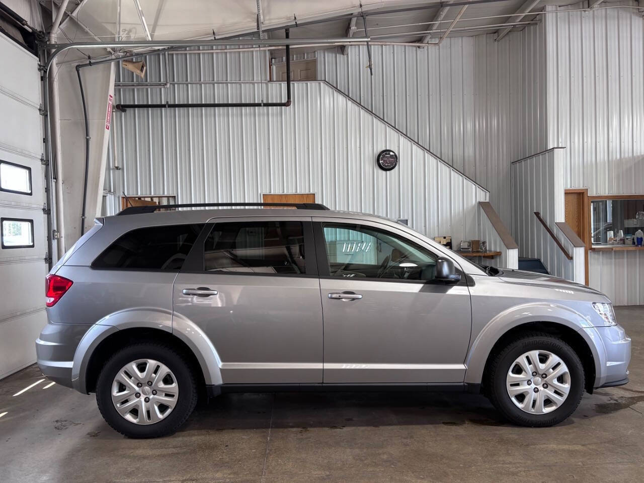 Used 2018 Dodge Journey SE w/ Safe & Sound Group AWD/4WD image 2