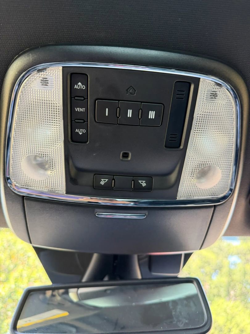 Used 2013 Dodge Charger SRT8 w/ Adaptive Cruise Control Group RWD image 27