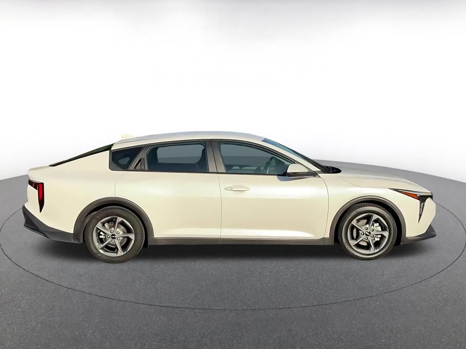 Used 2025 Kia K4 LXS image 16