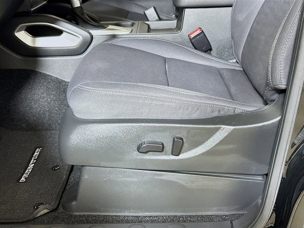 Used 2024 Nissan Frontier SV image 16