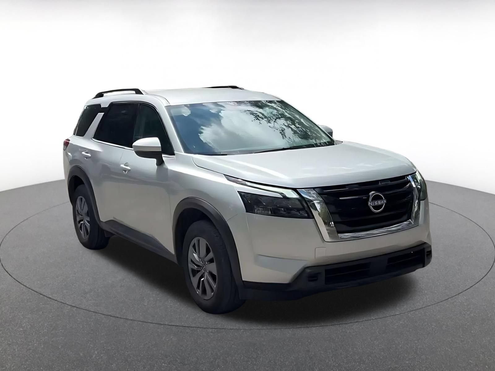 Used 2025 Nissan Pathfinder SV AWD/4WD image 3