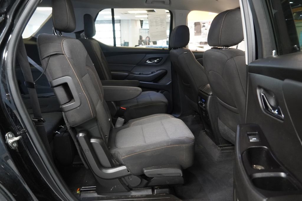 Used 2018 Chevrolet Traverse LT image 32