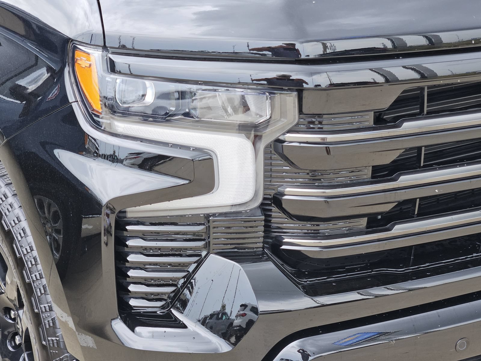 Certified 2025 Chevrolet Silverado 1500 High Country w/ Midnight Edition AWD/4WD image 10