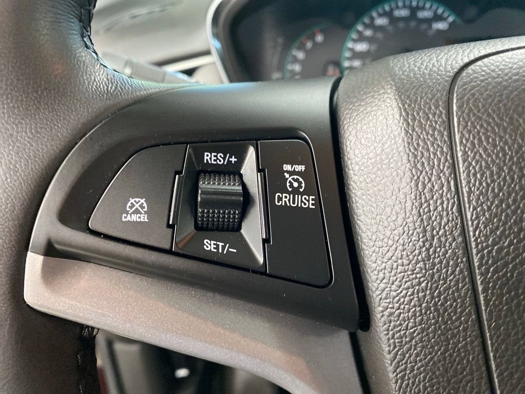 Used 2021 Chevrolet Trax LT w/ LT Convenience Package AWD/4WD image 31