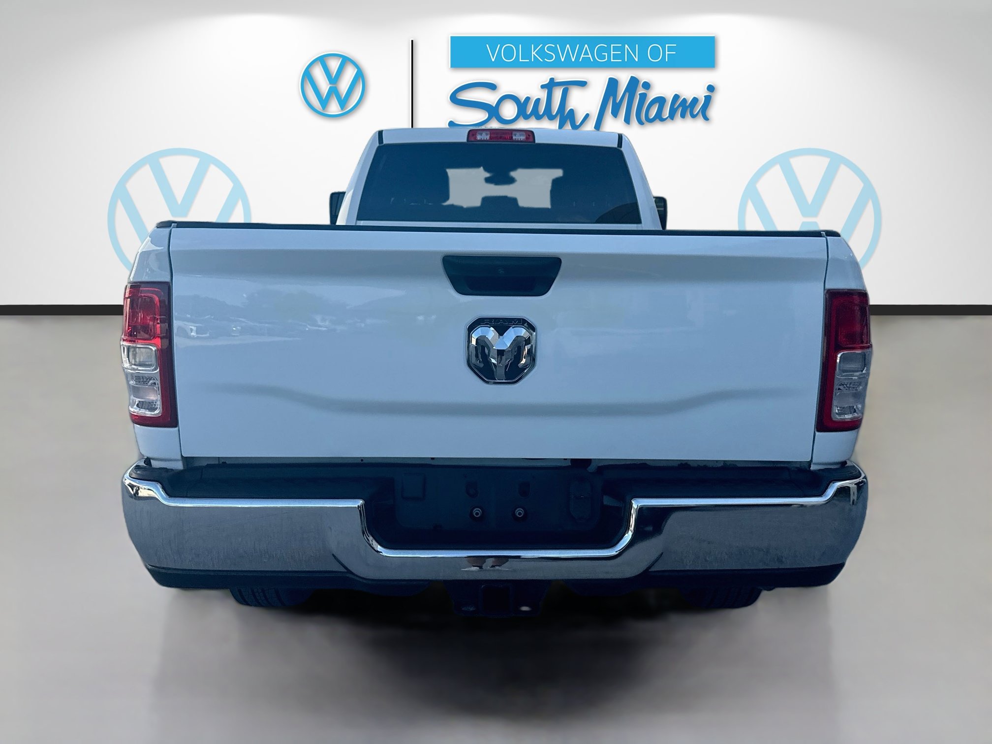 Used 2024 RAM 3500 Big Horn AWD/4WD image 6