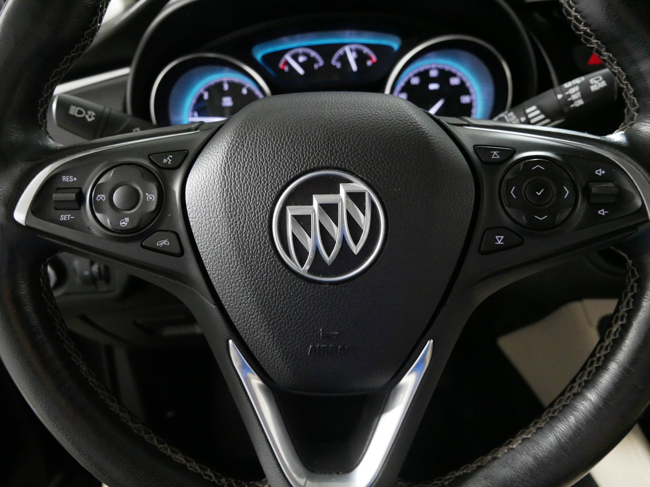 Used 2018 Buick Envision Essence image 26