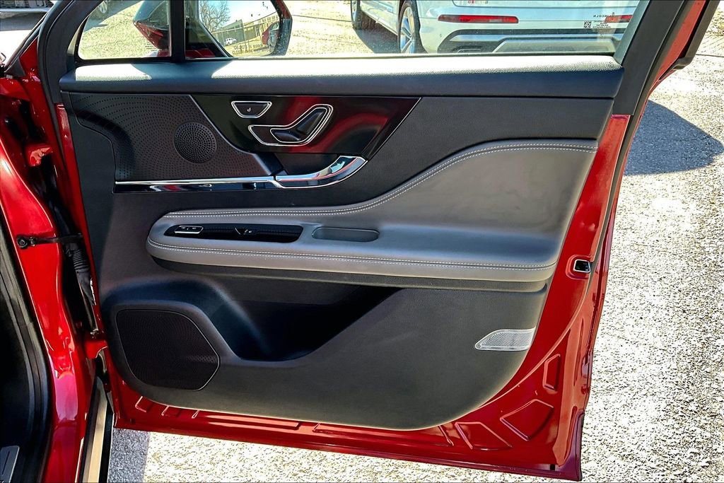 Used 2023 Lincoln Corsair Reserve image 25