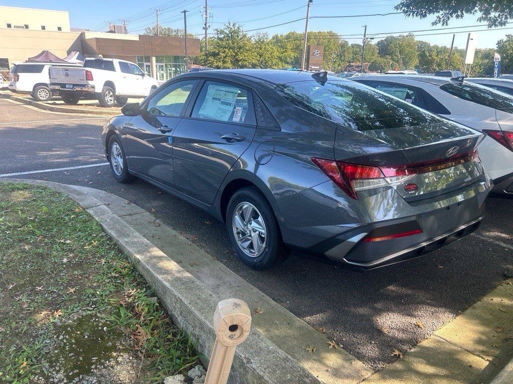New 2026 Hyundai Elantra SE FWD image 4