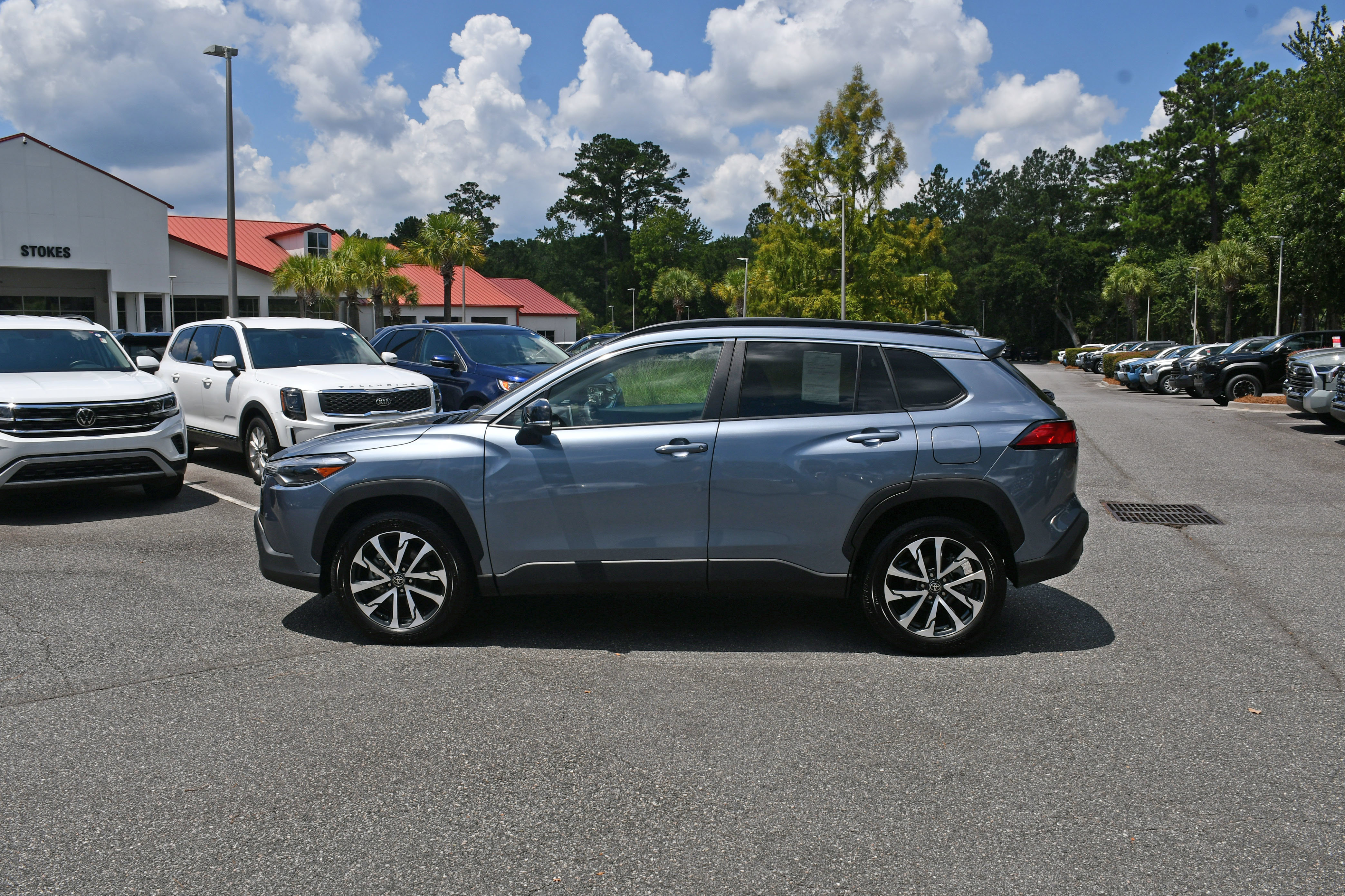 Certified 2025 Toyota Corolla Cross XLE FWD image 2
