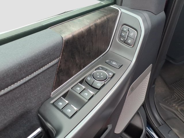 Used 2024 Ford F250 Lariat w/ Lariat Ultimate Package AWD/4WD image 25