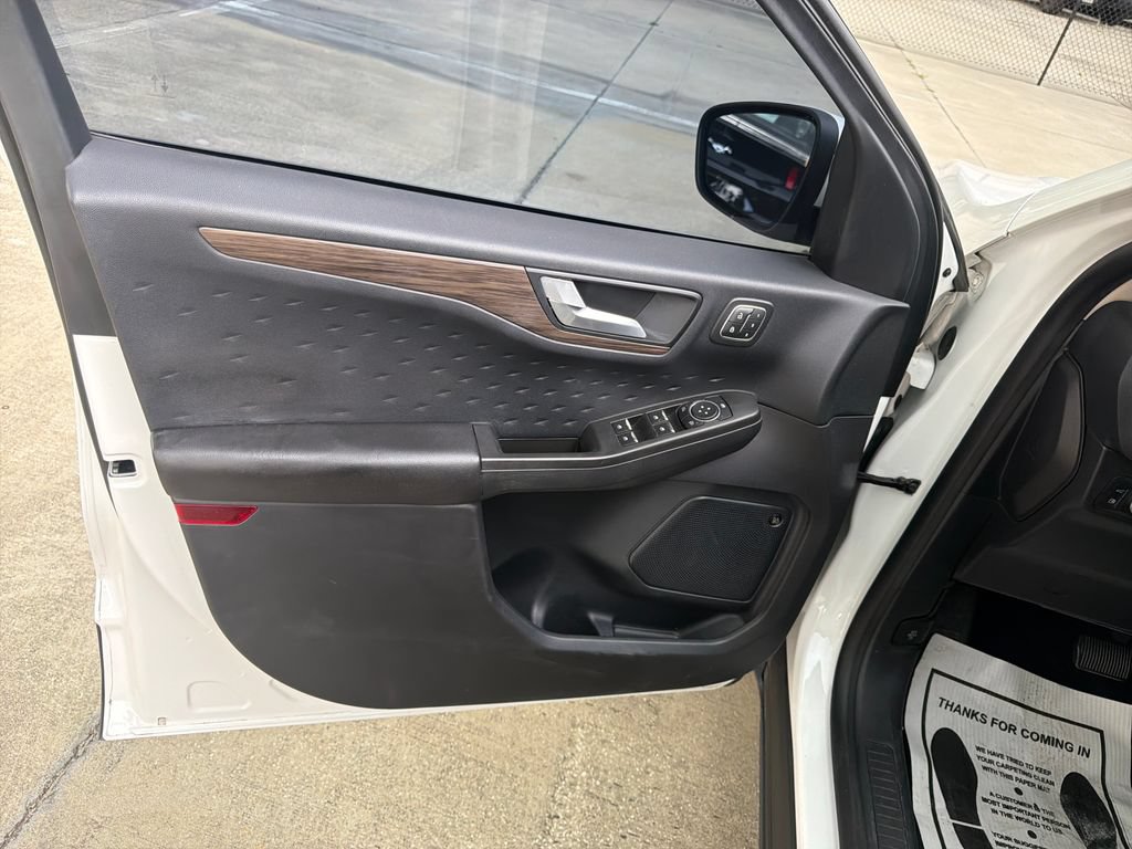 Used 2020 Ford Escape Titanium FWD image 17