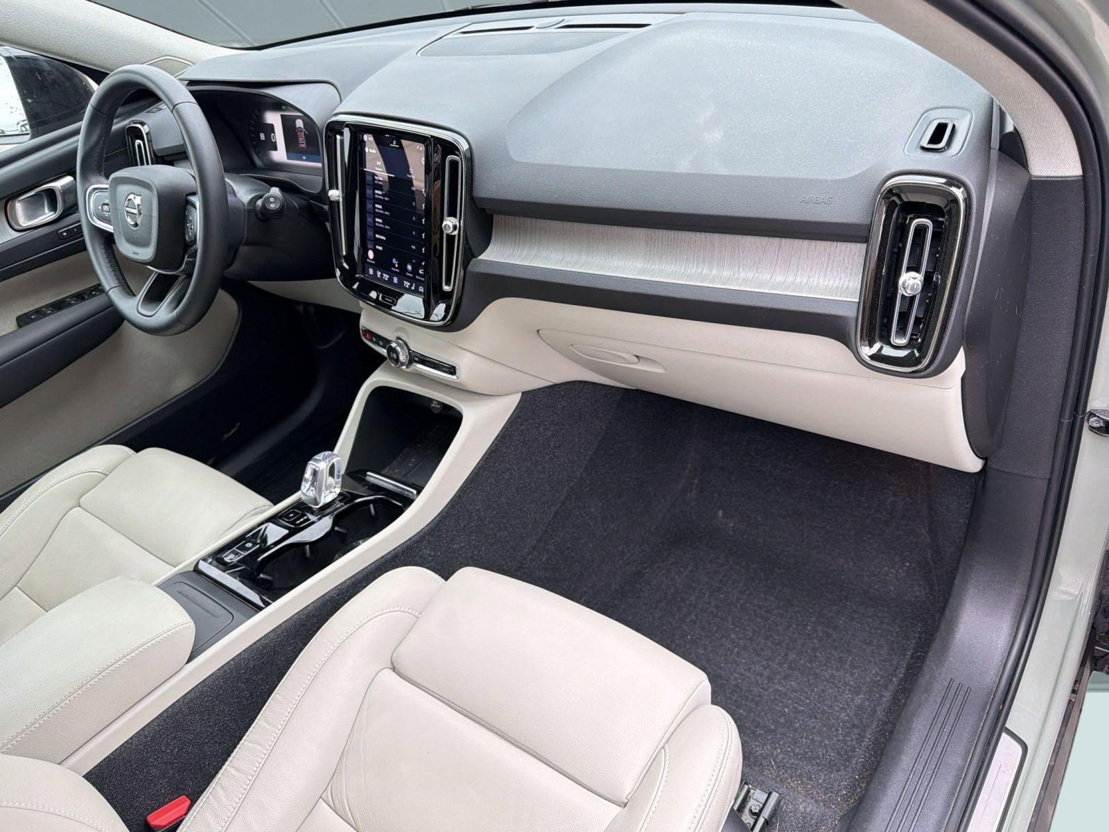 Certified 2023 Volvo XC40 B5 Plus w/ Driver Assist Package image 30