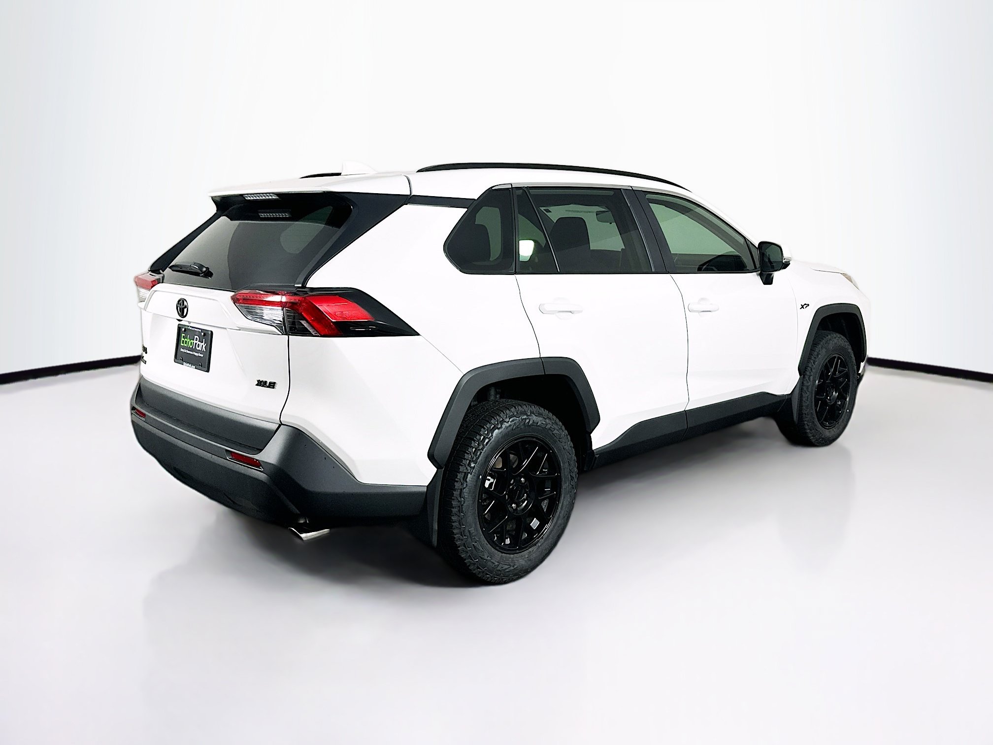 Used 2025 Toyota RAV4 XLE w/ Convenience Package FWD image 9