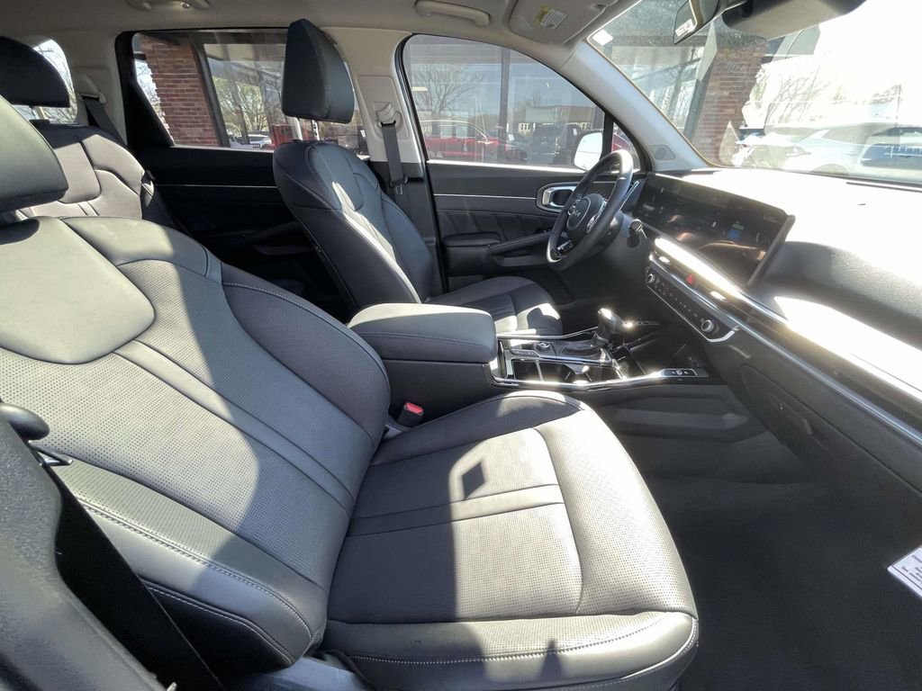 Certified 2025 Kia Sorento SX image 15