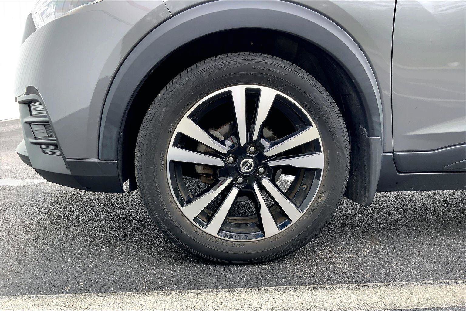 Used 2018 Nissan Kicks SV image 9