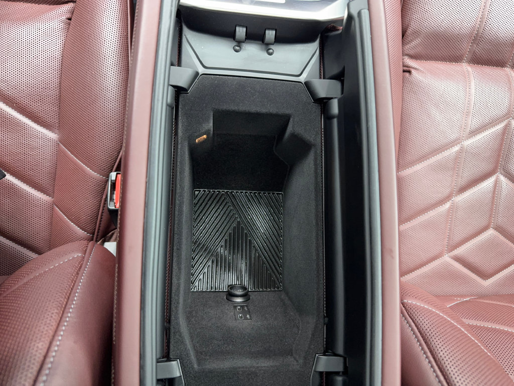 Used 2023 BMW 760i xDrive AWD/4WD image 35