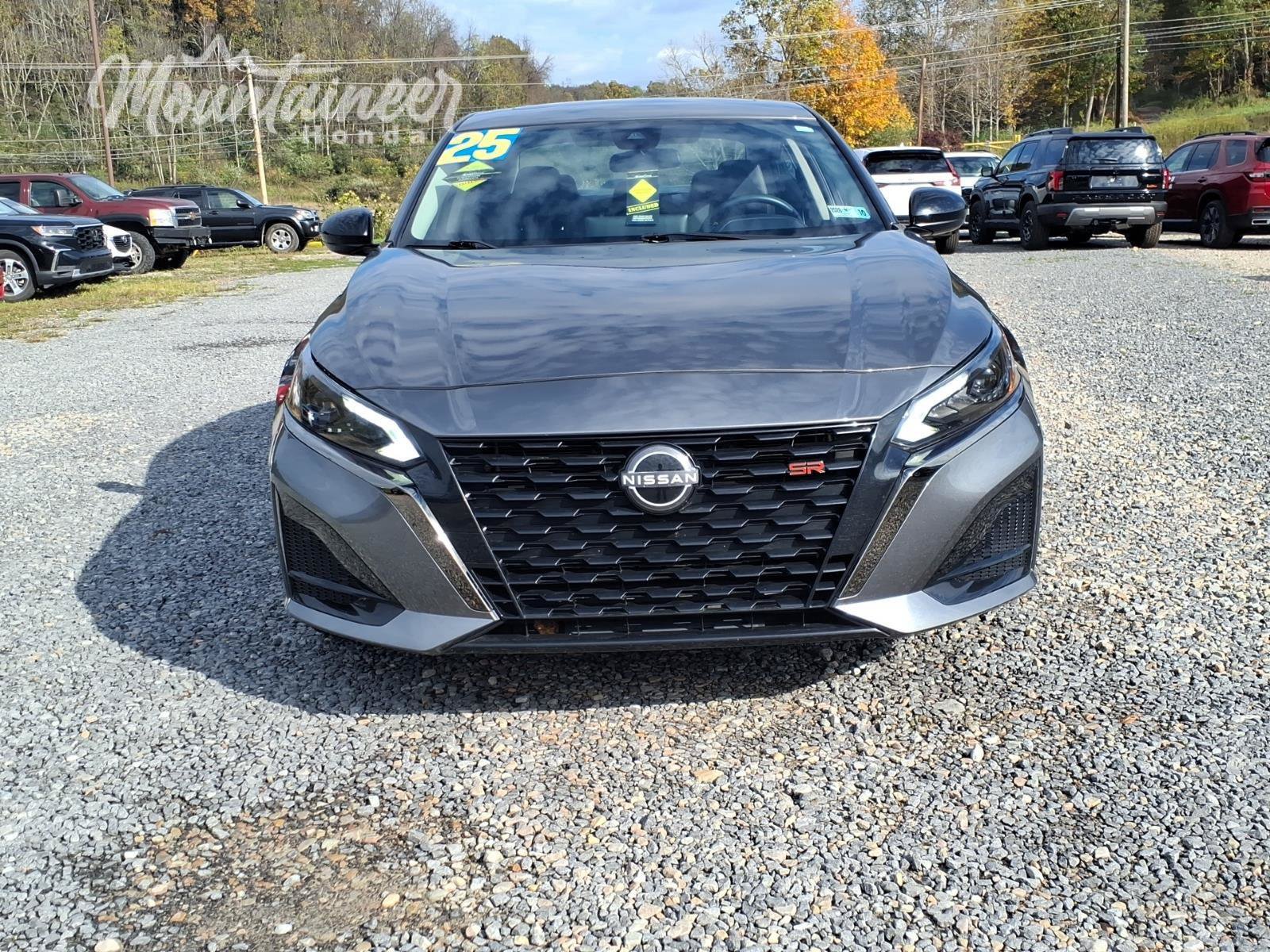 Used 2025 Nissan Altima 2.5 SR w/ SR Premium Package AWD/4WD image 2