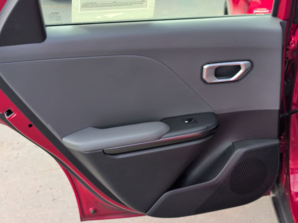 Used 2025 Kia K4 LXS image 27