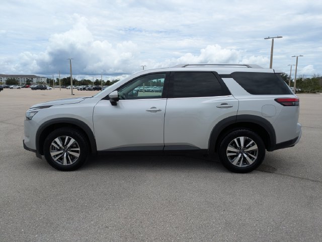 Used 2025 Nissan Pathfinder SL AWD/4WD image 8