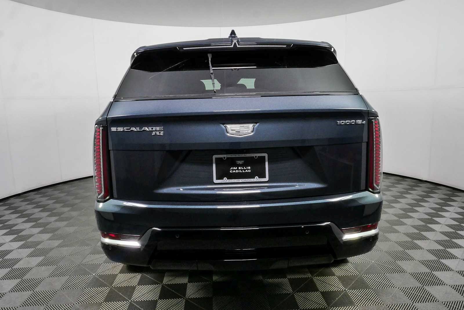 Certified 2025 Cadillac Escalade IQ Luxury 2 w/ LPO, Premium Carpet Package AWD/4WD image 30
