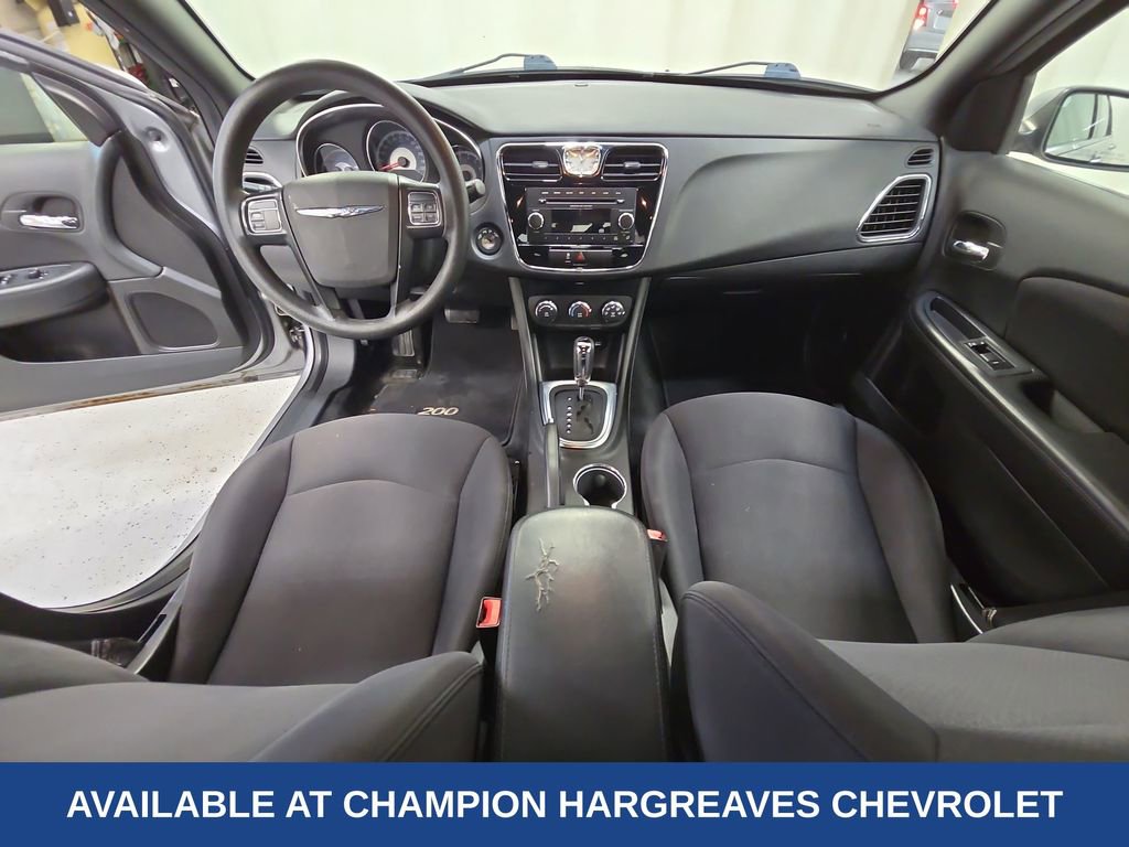 Used 2014 Chrysler 200 LX image 28