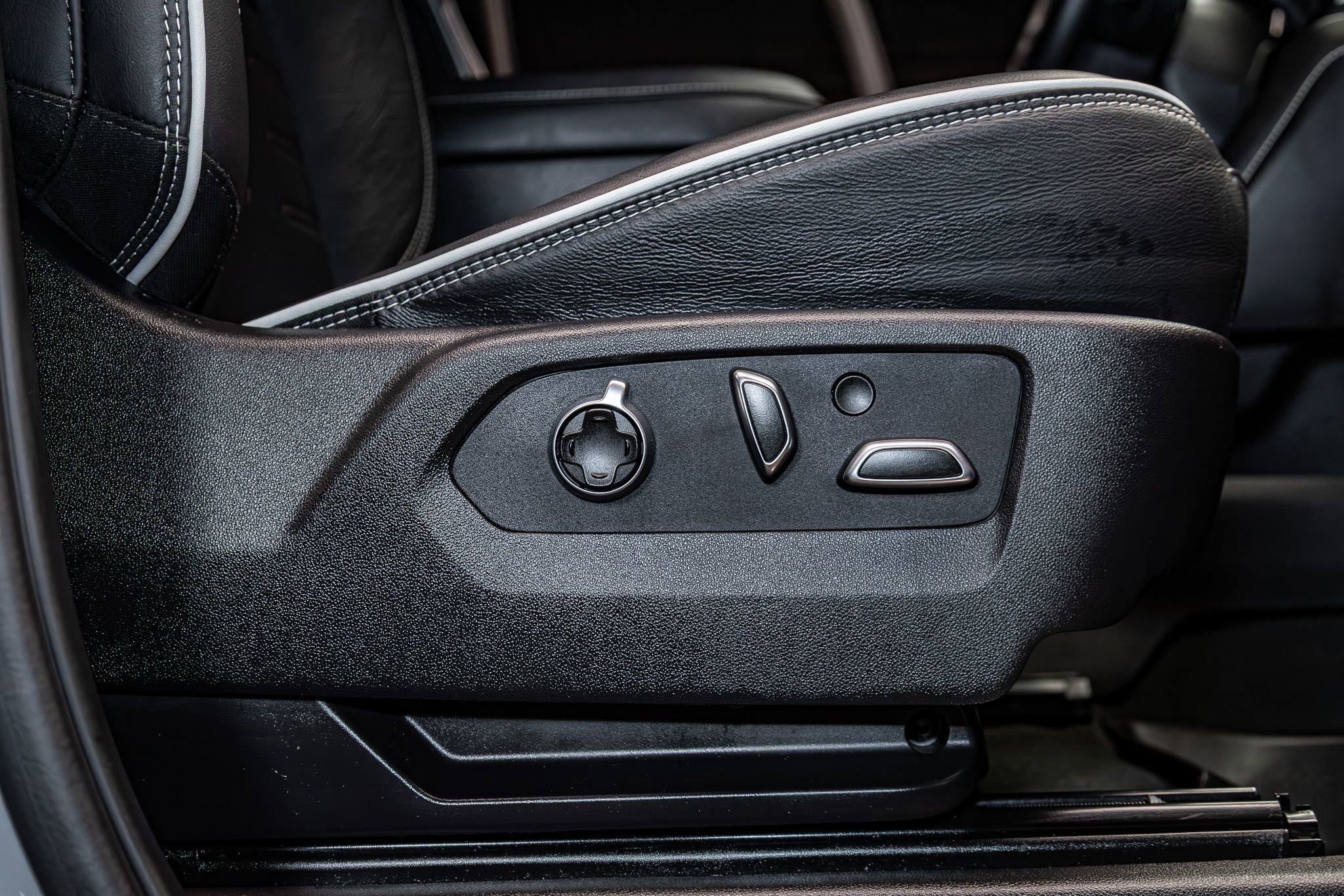 Used 2025 GMC Sierra 2500 AT4X image 30