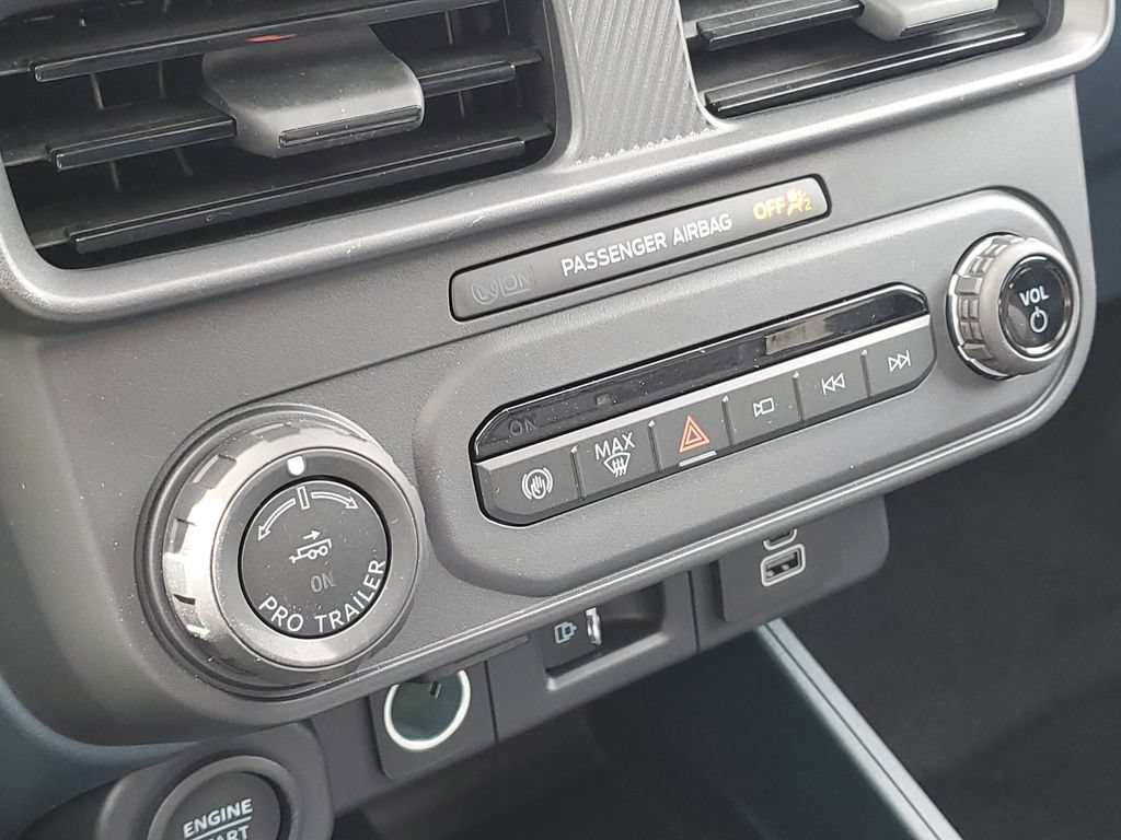 New 2025 Ford Maverick Lariat w/ Black Appearance Package AWD/4WD image 18
