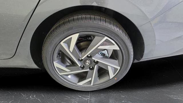 New 2026 Hyundai Elantra Limited FWD image 37