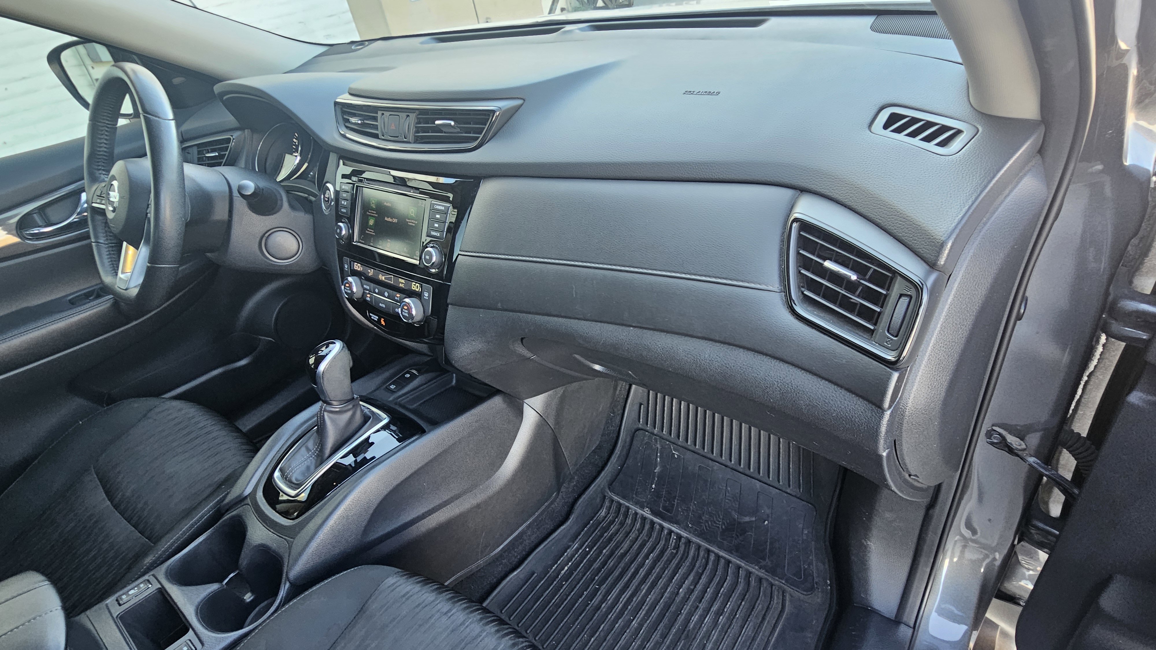 Used 2020 Nissan Rogue SV w/ Premium Package image 25