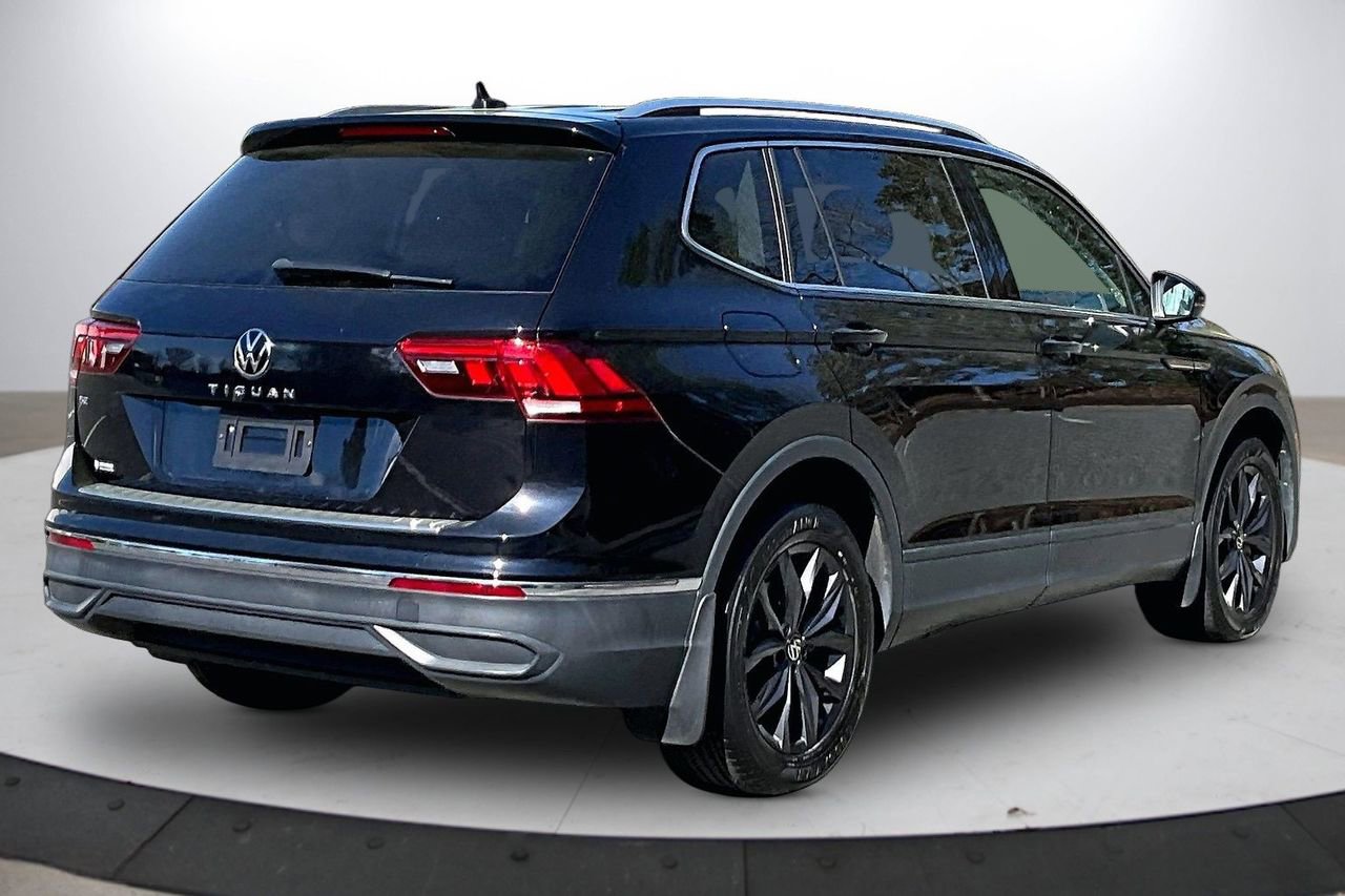 Used 2022 Volkswagen Tiguan SE w/ Panoramic Sunroof Package image 9