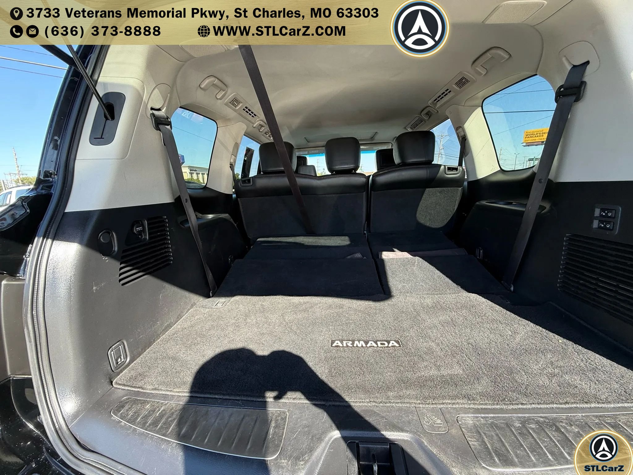Used 2017 Nissan Armada Platinum w/ Interior Lighting Package RWD image 16