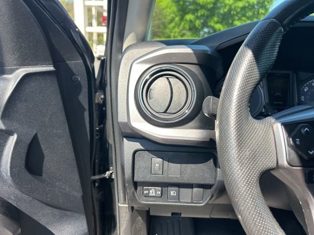 Used 2020 Toyota Tacoma SR5 image 28