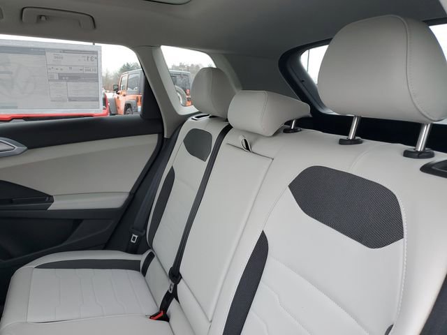 New 2026 Volkswagen Taos SE image 27