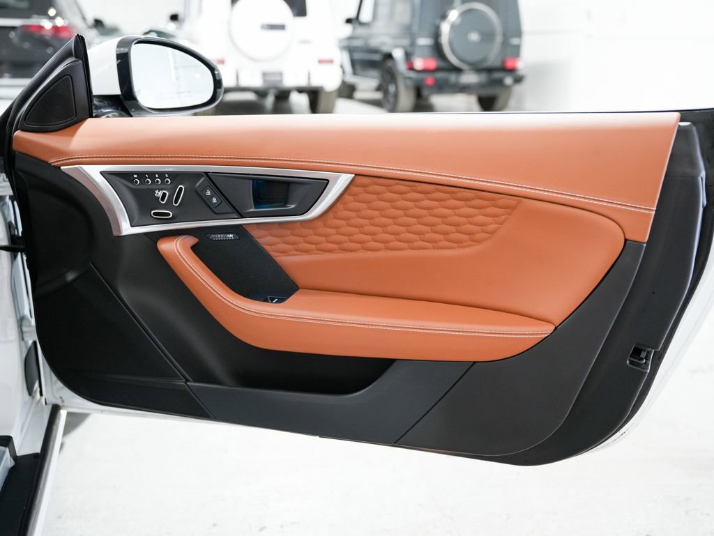Used 2024 Jaguar F-TYPE R-Dynamic RWD image 29