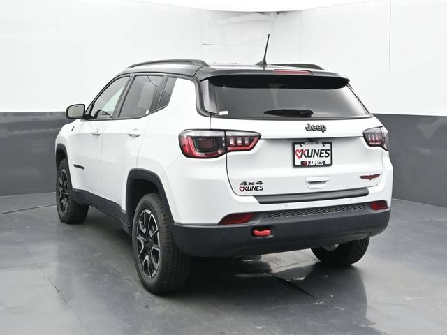 Used 2025 Jeep Compass Trailhawk AWD/4WD image 11