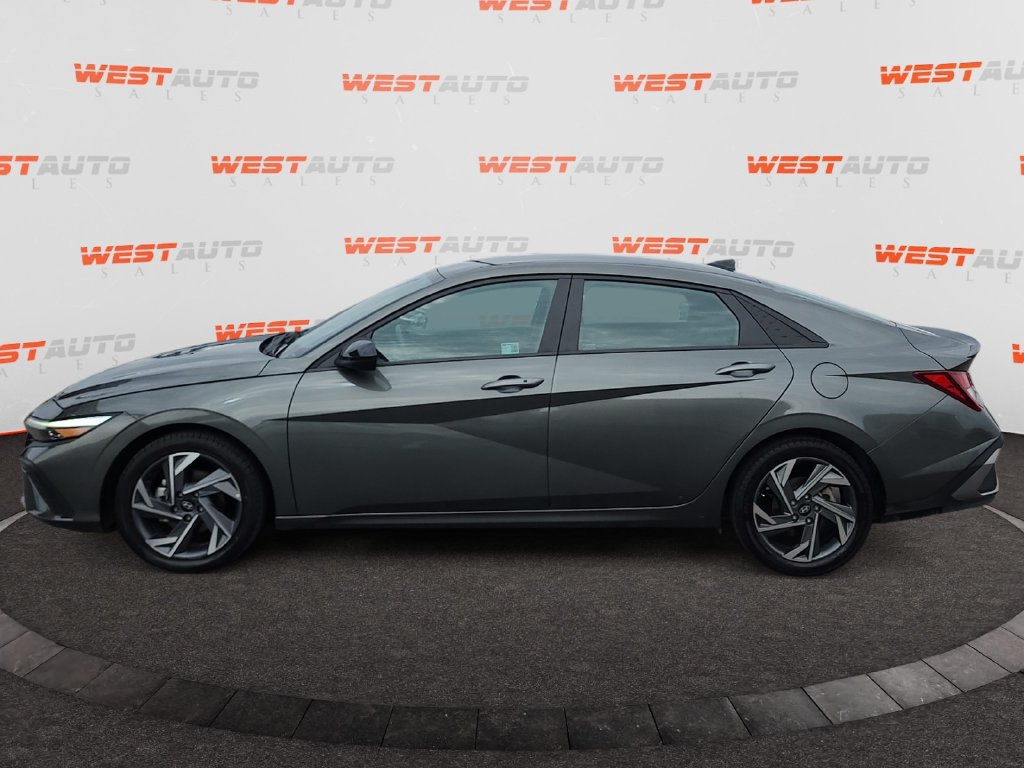 Used 2025 Hyundai Elantra Sport FWD image 2