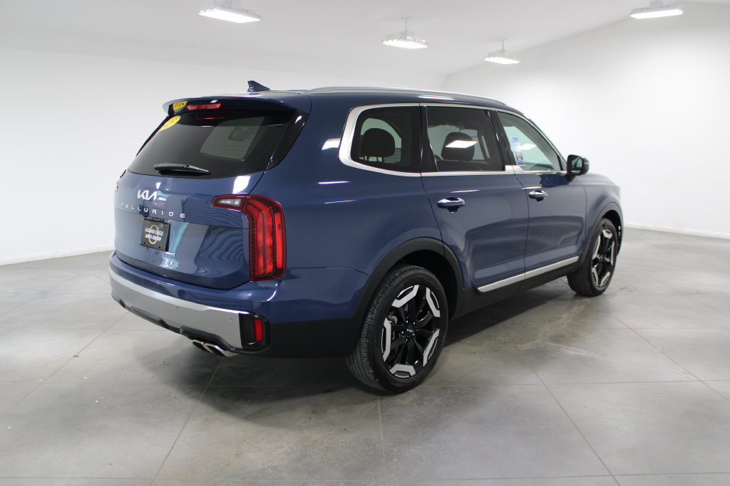 Used 2025 Kia Telluride S FWD image 9