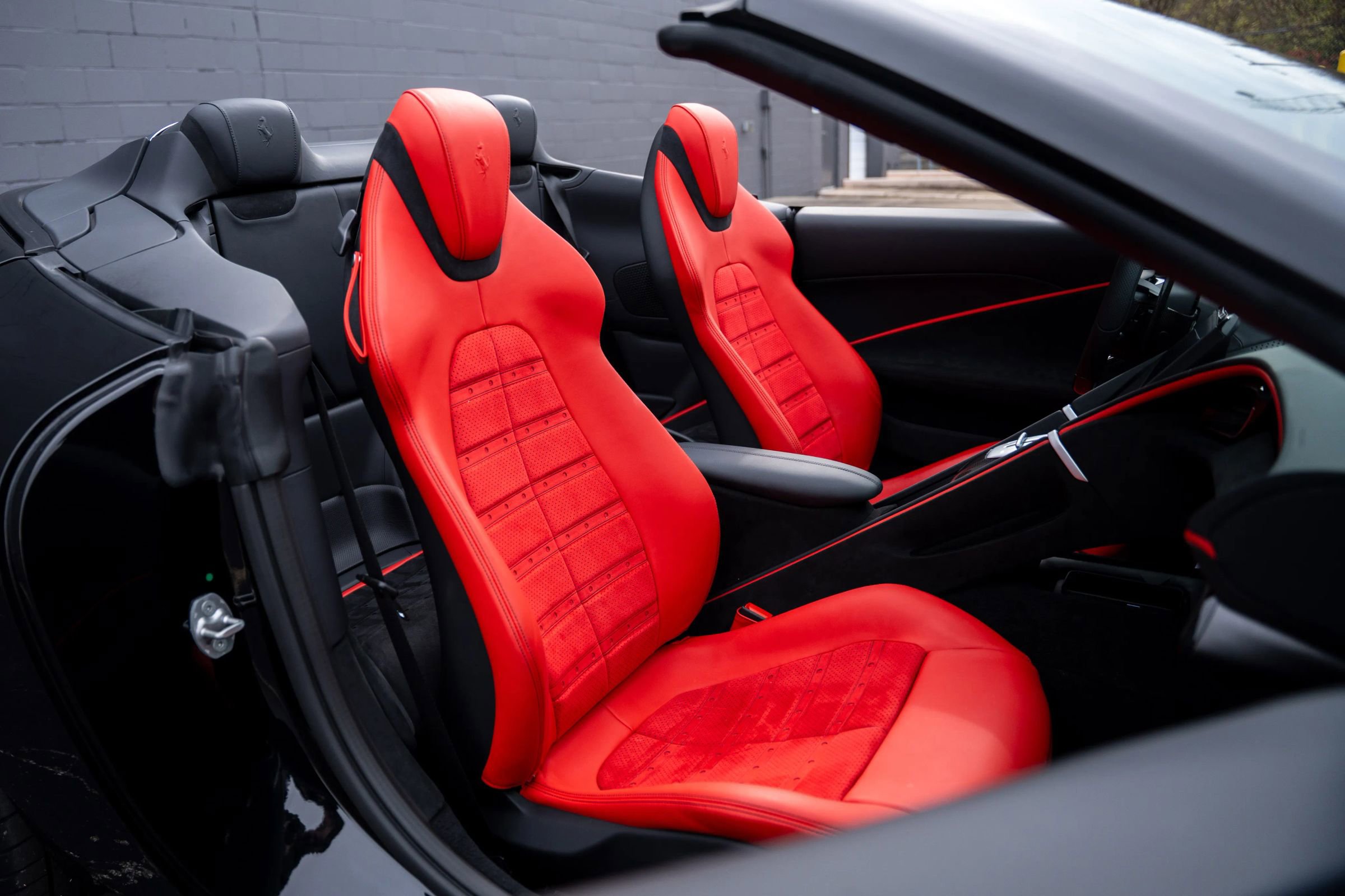 Used 2025 Ferrari Roma image 3