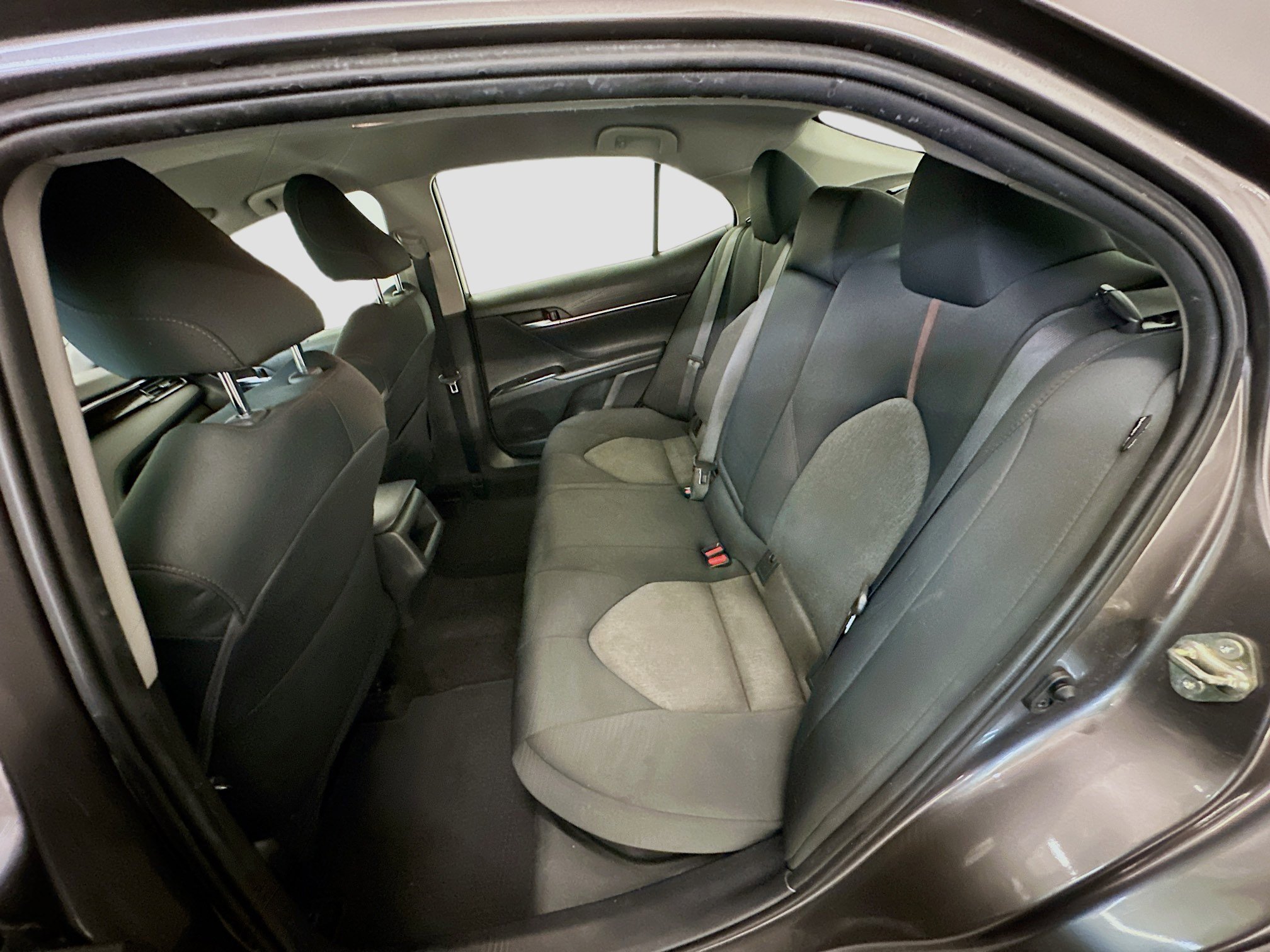 Used 2020 Toyota Camry LE image 29