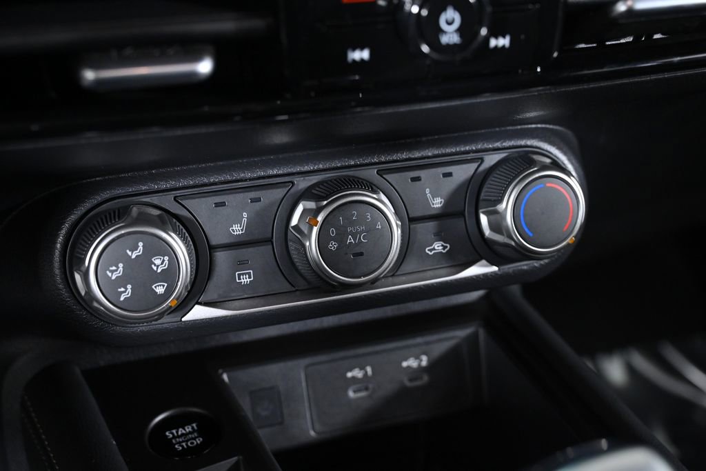 Used 2025 Nissan Kicks SV w/ SV Premium Package image 17