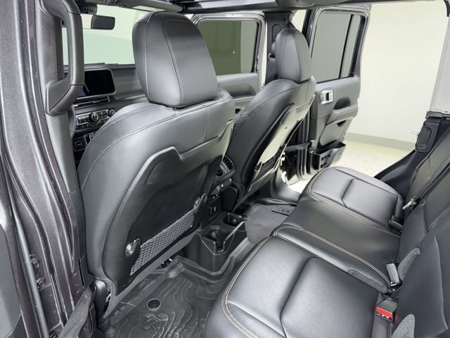 Used 2025 Jeep Wrangler Sahara image 26